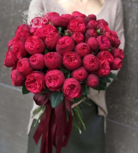 Пятдесят одна красная роза Пиано – Интернет-магазин цветов STUDIO Flores