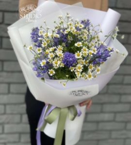 Букет цветов с ромашкой и гиацинтами – Интернет-магазин цветов STUDIO Flores