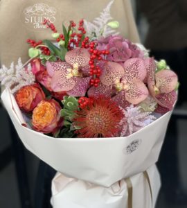 Bouquet 'Autumn Velvet' – Flower shop STUDIO Flores