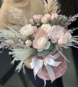 Квіти в коробці 'Капрезе' – Інтернет-магазин квітів STUDIO Flores