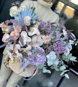 Flowers in a box 'Nadezhda' – Flower shop STUDIO Flores