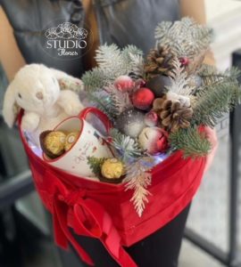 Подарунок для дівчини на Новий Рік – Інтернет-магазин квітів STUDIO Flores