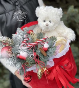 Подарок 'Новогодний мишка' – Интернет-магазин цветов STUDIO Flores