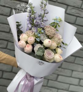 Bouquet of flowers 'Stranger' – Flower shop STUDIO Flores