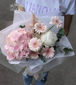 Красивые букеты с гортензиями – Интернет-магазин цветов STUDIO Flores