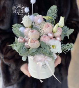 Bouquet with Dolce spruce – Flower shop STUDIO Flores