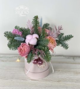 Bouquet with spruce 'Mood' – Flower shop STUDIO Flores