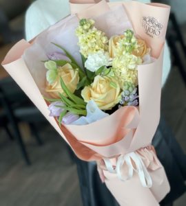 Букет c персиковыми розами – Интернет-магазин цветов STUDIO Flores