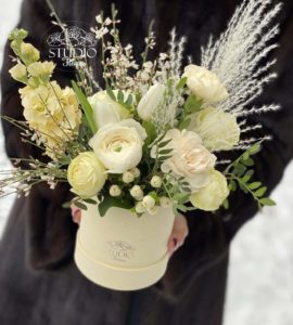 Flowers in a box 'Magic of spring' – Flower shop STUDIO Flores