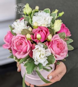 Flowers in a box 'Nastya' – Flower shop STUDIO Flores