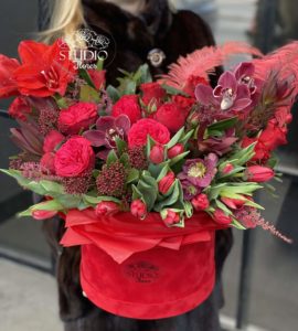 Flowers in a box Katerina – Flower shop STUDIO Flores