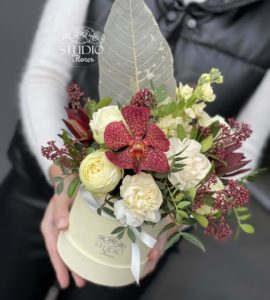 Цветы в коробке 'Метеор' – Интернет-магазин цветов STUDIO Flores