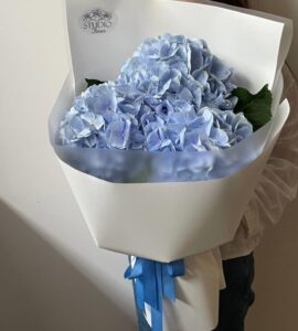 Букет три голубых гортензии – Интернет-магазин цветов STUDIO Flores