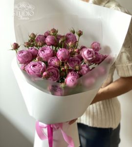 Букет п'ять троянд Місті Бабелз – Інтернет-магазин квітів STUDIO Flores