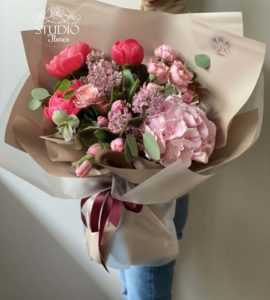 Bouquet with peonies 'Royal love' – Flower shop STUDIO Flores
