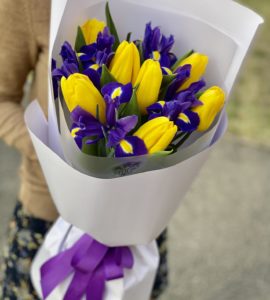 Bouquet with tulips and irises – Flower shop STUDIO Flores