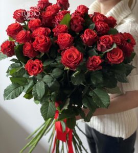Купити букет червоних троянд – Інтернет-магазин квітів STUDIO Flores
