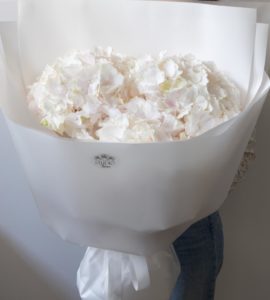 Bouquet of three white hydrangeas – Flower shop STUDIO Flores