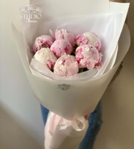 Купить букет пионов – Интернет-магазин цветов STUDIO Flores