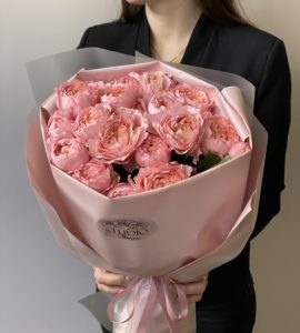 Букет пять кустовых роз Джульетта – Интернет-магазин цветов STUDIO Flores