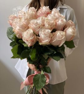 Букет двадцать одна троянда Помороза – Інтернет-магазин квітів STUDIO Flores