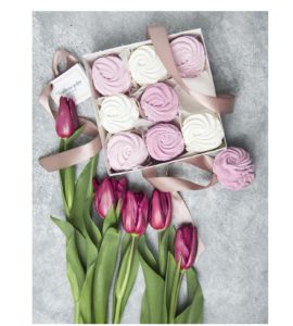 Gift set with marshmallows nine pieces – Flower shop STUDIO Flores