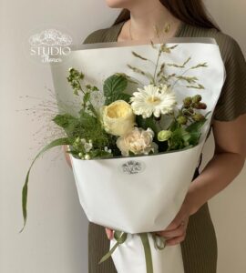Bouquet of flowers with gerbera and rose