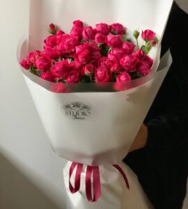 Bouquet of eleven crimson spray roses