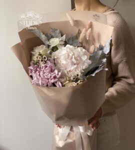 Букет квітів з хризантемою Вієна