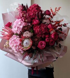 Bouquet of flowers with hydrangea and protea Passione