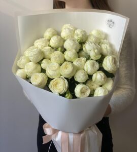 Bouquet of seven peony white roses