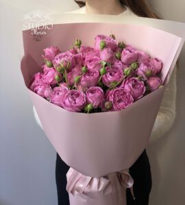 Букет семь роз Мисти Бабелз – Интернет-магазин цветов STUDIO Flores