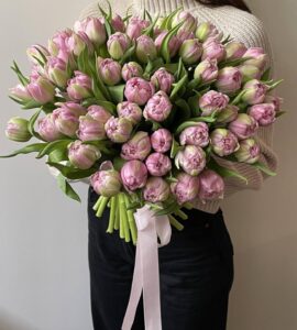 Букет семьдесят один пионовидный тюльпан – Интернет-магазин цветов STUDIO Flores