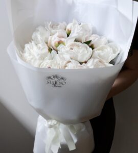 Bouquet of eleven native white peonies