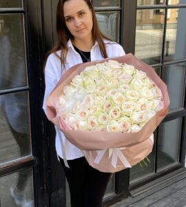 Букет пятдесят одна белая роза Охара – Интернет-магазин цветов STUDIO Flores