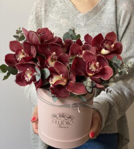 Орхідеї в коробці – Інтернет-магазин квітів STUDIO Flores