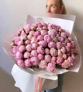 Bouquet of one hundred and one peonies