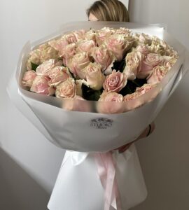 Bouquet of forty-nine roses Pink Mondial
