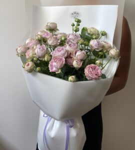 Bouquet of 7 roses Blossom – Flower shop STUDIO Flores