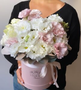Bouquet of eustoma in a box