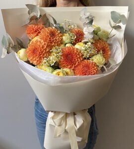 Bouquet of dahlias 'Morocco'