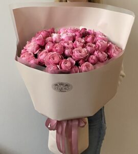Bouquet of seventeen roses Silva Pink