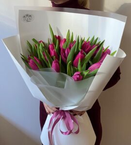 Bouquet of twenty-five crimson tulips