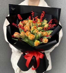 Bouquet of twenty-five tulips with Illex