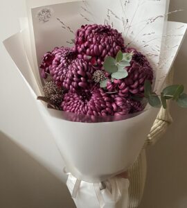 Букет пять хризантем Бигуди – Интернет-магазин цветов STUDIO Flores