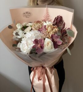 Bouquet with hydrangea and orchids 'Autumn meeting'