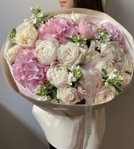 Bouquet with hydrangea and peonies 'Pearl' – Flower shop STUDIO Flores