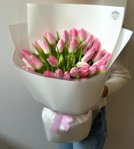Bouquet of thirty-five pink tulips