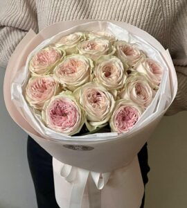 Букет тринадцять троянд Балл Саммер