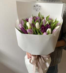 Bouquet of twenty-five white and lavender tulips
